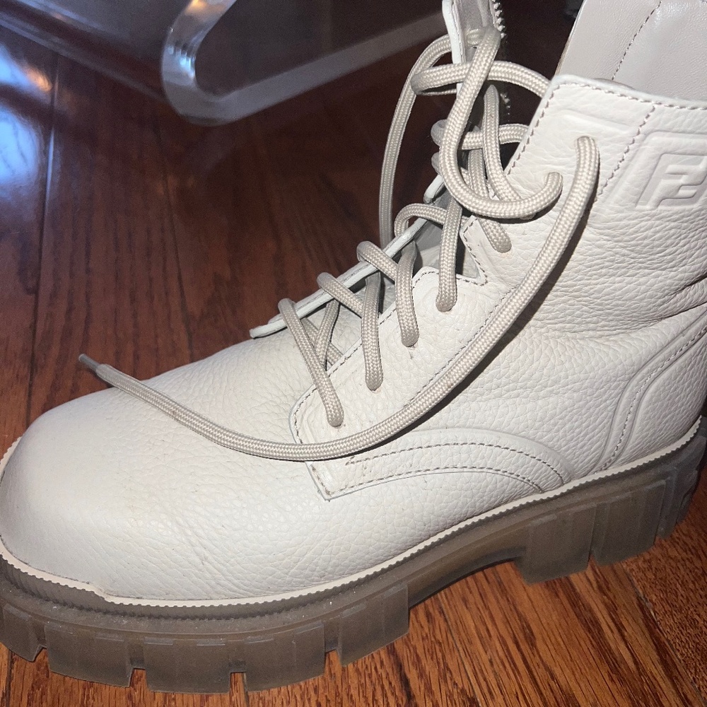 FENDI FORCE Beige leather ankle boots